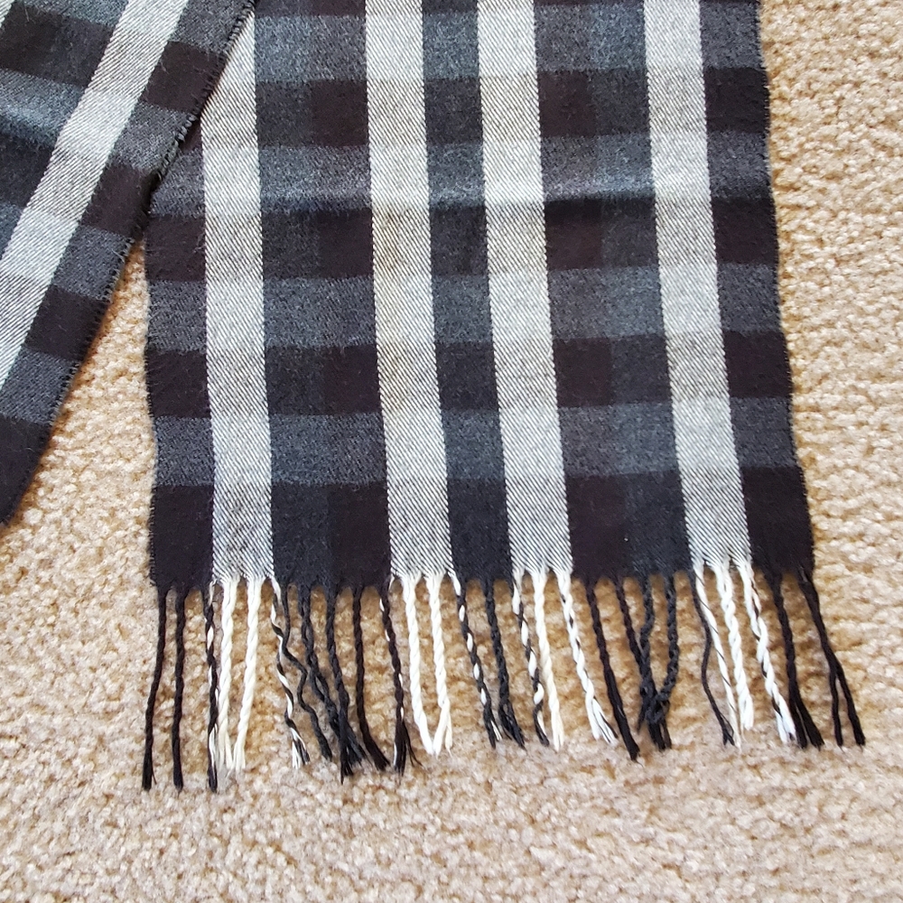 Chic Black and White Plaid Scarf - Picture 4 of 5